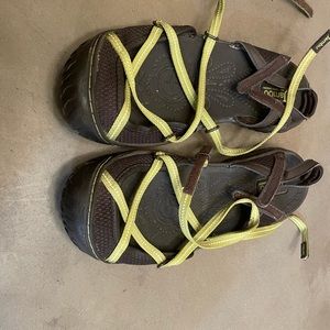 Jambu sandals